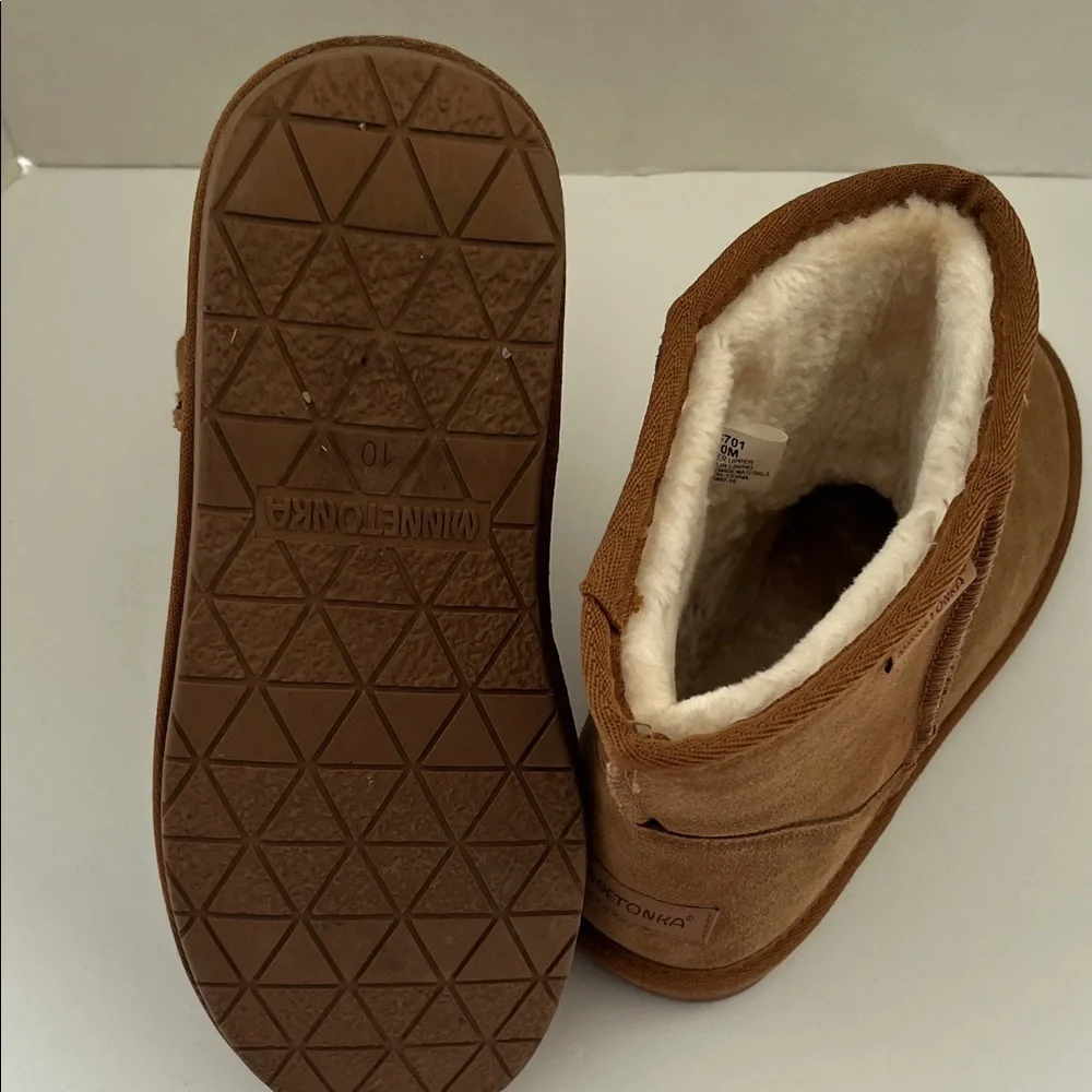 Minnetonka Brown Suede Ankle Boots with Fur Lining - Picture 7 of 7